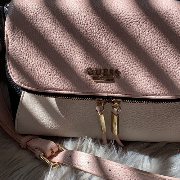 🛑SOLD🛑 GUESS Women’s top handle flap bag - Picture 6 of 10